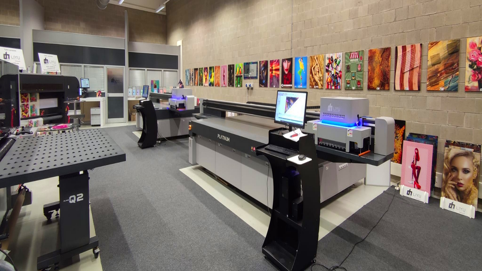 <p>Showroom with application gallery</p>